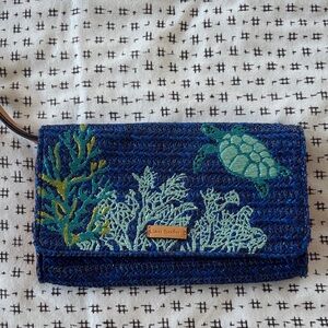 Vera Bradley straw wristlet, navy reef turtle pattern, cloth interior, 8.25x5.5”